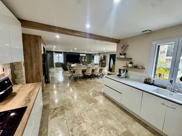 À vendre à Suze-La-Rousse (26) : villa avec piscine  Suze-la-Rousse (26790)