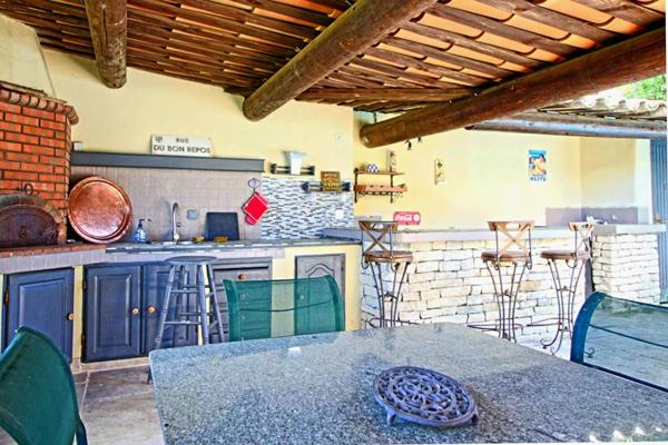 Maison Provençale 11 pièces 233 m2 Sainte-tulle (04220)