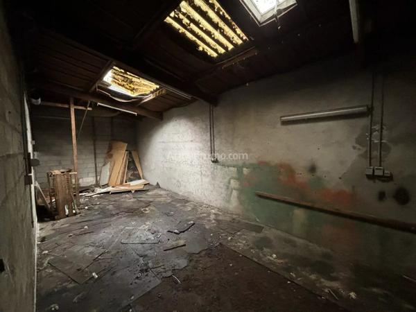 Vente                                                      Local industriel
                        
                     2 pièces                      272 m2                     à Villeneuve-Saint-Georges