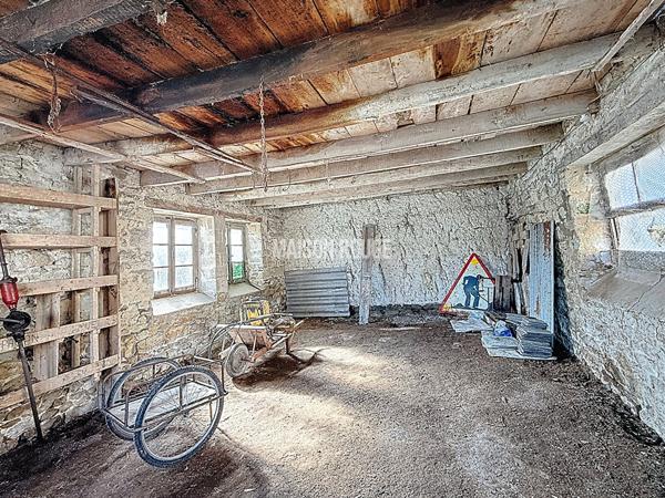 Ancien corps de ferme en pierres proche baie du Mont St Michel
