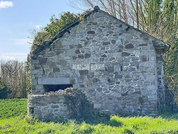 Ancien corps de ferme en pierres proche baie du Mont St Michel