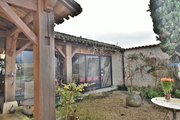 Maison à vendre 5 pièces proche de JARNAC (16) Propriété d'env 162 m2 ave 3 ch et 1 bureau,