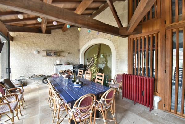 Maison à vendre 5 pièces proche de JARNAC (16) Propriété d'env 162 m2 ave 3 ch et 1 bureau,