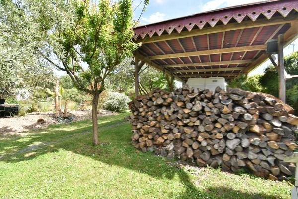 Maison à vendre 5 pièces proche de JARNAC (16) Propriété d'env 162 m2 ave 3 ch et 1 bureau,