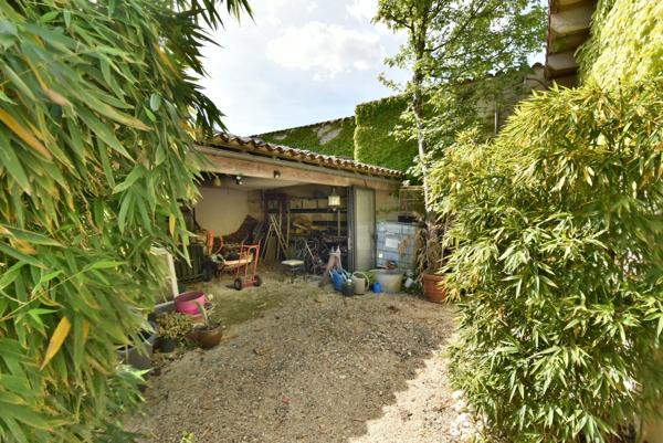 Maison à vendre 5 pièces proche de JARNAC (16) Propriété d'env 162 m2 ave 3 ch et 1 bureau,