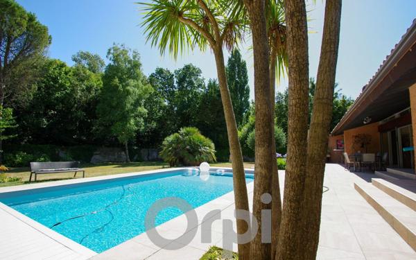 Maison à vendre    5 pièces • 220 m2 La Rochelle