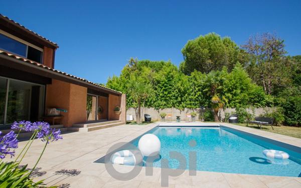 Maison à vendre    5 pièces • 220 m2 La Rochelle