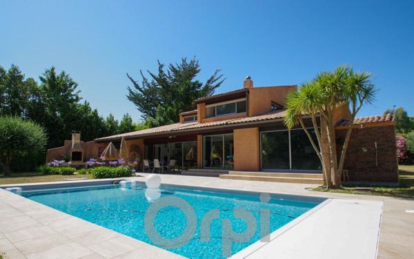 Maison à vendre    5 pièces • 220 m2 La Rochelle