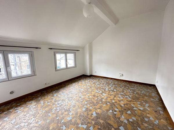 Corbeil-Essonnes (91100) Studio à Louer - Idéalement Situé à Corbeil