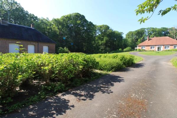 Propriété sur un terrain de 12888 m² comprenant 2 habitations (185m² et 75 m²)