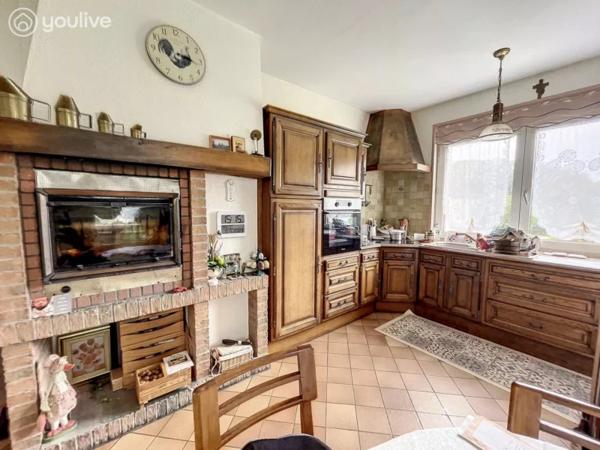 Propriété sur un terrain de 12888 m² comprenant 2 habitations (185m² et 75 m²)