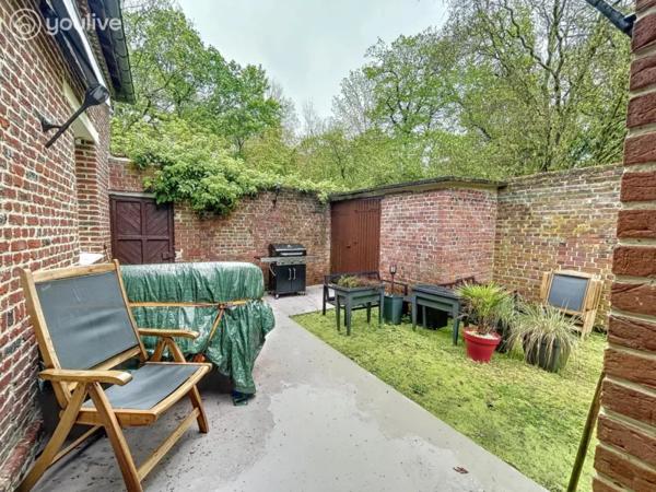 Propriété sur un terrain de 12888 m² comprenant 2 habitations (185m² et 75 m²)