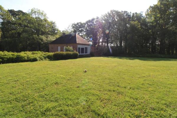 Propriété sur un terrain de 12888 m² comprenant 2 habitations (185m² et 75 m²)