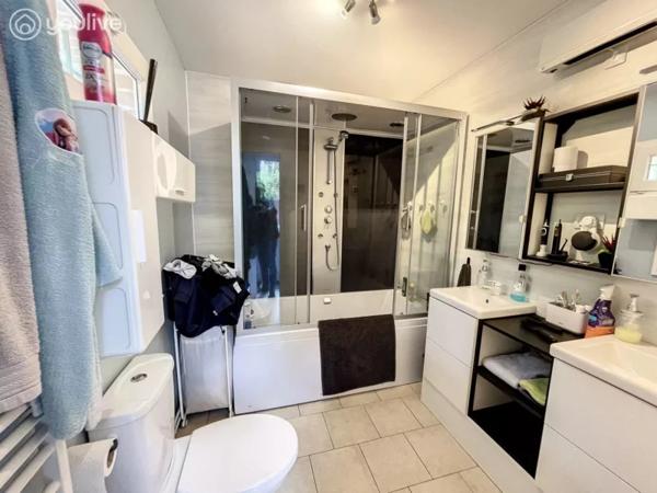 Propriété sur un terrain de 12888 m² comprenant 2 habitations (185m² et 75 m²)