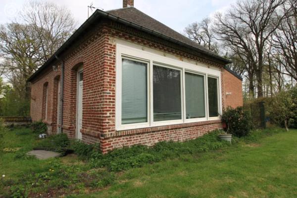 Propriété sur un terrain de 12888 m² comprenant 2 habitations (185m² et 75 m²)