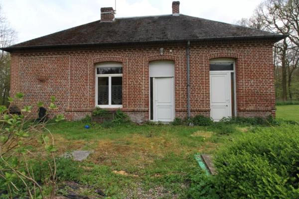 Propriété sur un terrain de 12888 m² comprenant 2 habitations (185m² et 75 m²)