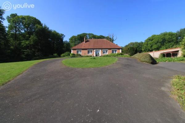 Propriété sur un terrain de 12888 m² comprenant 2 habitations (185m² et 75 m²)