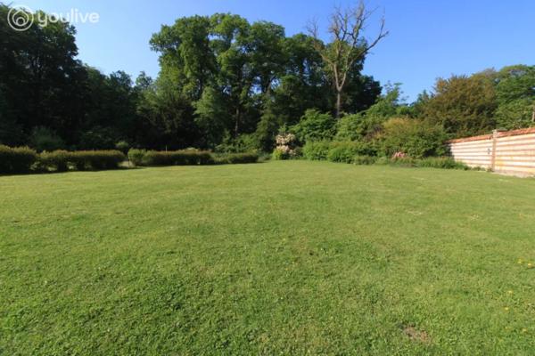 Propriété sur un terrain de 12888 m² comprenant 2 habitations (185m² et 75 m²)