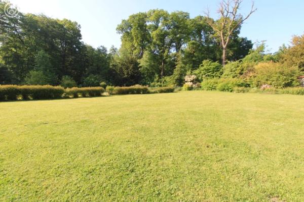 Propriété sur un terrain de 12888 m² comprenant 2 habitations (185m² et 75 m²)