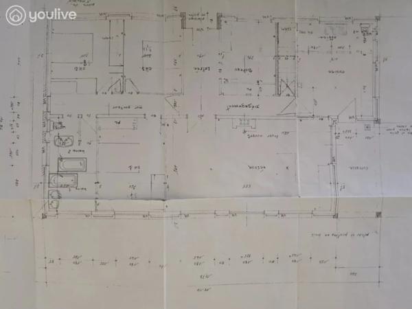 Propriété sur un terrain de 12888 m² comprenant 2 habitations (185m² et 75 m²)