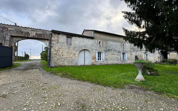 Maison à vendre    4 pièces •  Saint-Germain-de-Lusignan