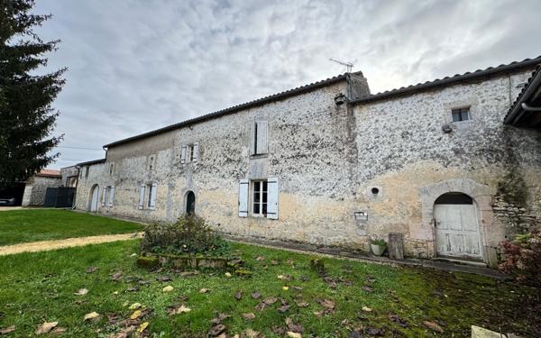 Maison à vendre    4 pièces •  Saint-Germain-de-Lusignan