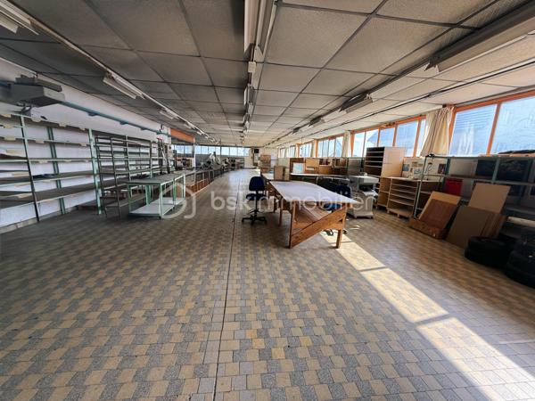 Local commercial de 671 m²