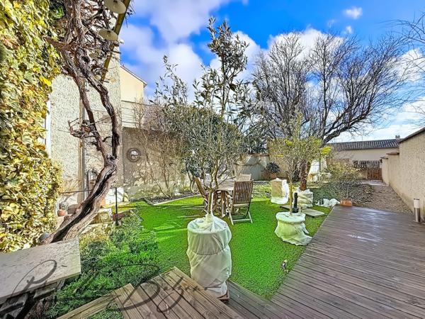 📍 Brindas de 115 m² Centre ville - Maison de ville rénovée avec goût avec un agréable jardin –