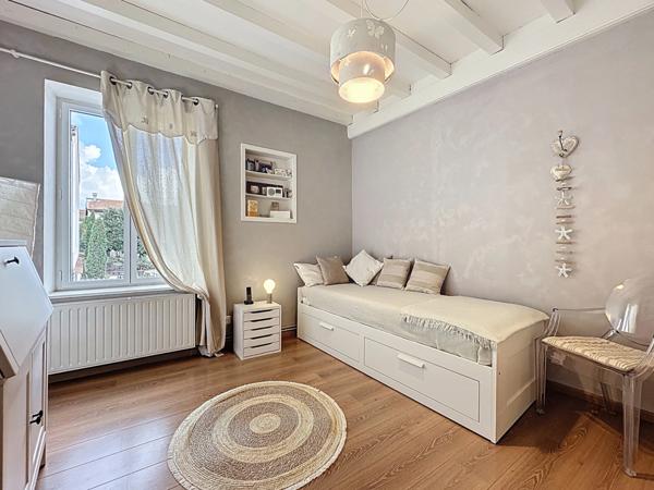 📍 Brindas de 115 m² Centre ville - Maison de ville rénovée avec goût avec un agréable jardin –