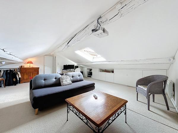 📍 Brindas de 115 m² Centre ville - Maison de ville rénovée avec goût avec un agréable jardin –