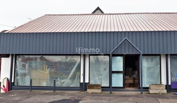 Local professionnel avec grenier