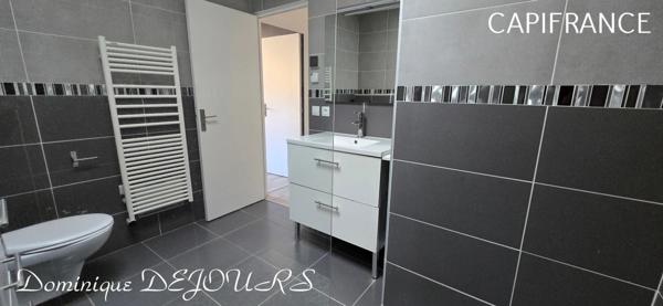 À CHARMES sur RHÔNE Belle maison Atypique dans le quartier ancien, proche de l'Embroye avec des prestations de qualités -