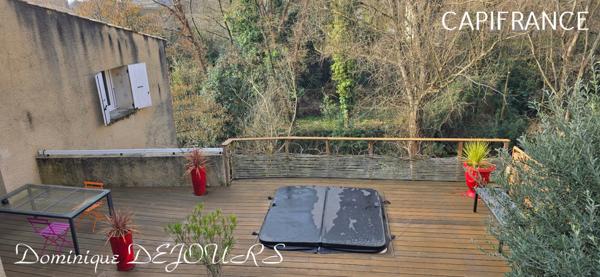 À CHARMES sur RHÔNE Belle maison Atypique dans le quartier ancien, proche de l'Embroye avec des prestations de qualités -