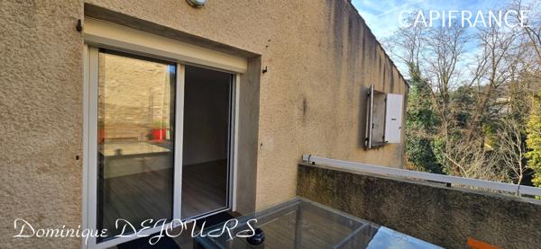 À CHARMES sur RHÔNE Belle maison Atypique dans le quartier ancien, proche de l'Embroye avec des prestations de qualités -