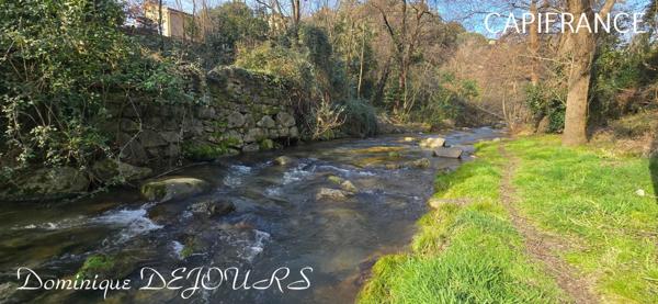 À CHARMES sur RHÔNE Belle maison Atypique dans le quartier ancien, proche de l'Embroye avec des prestations de qualités -