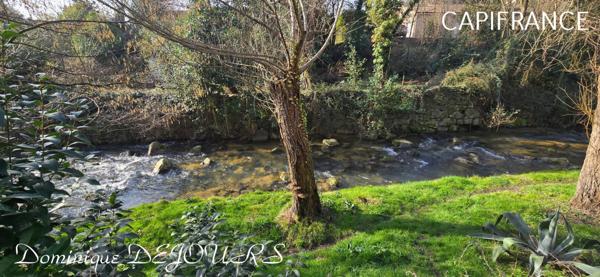 À CHARMES sur RHÔNE Belle maison Atypique dans le quartier ancien, proche de l'Embroye avec des prestations de qualités -