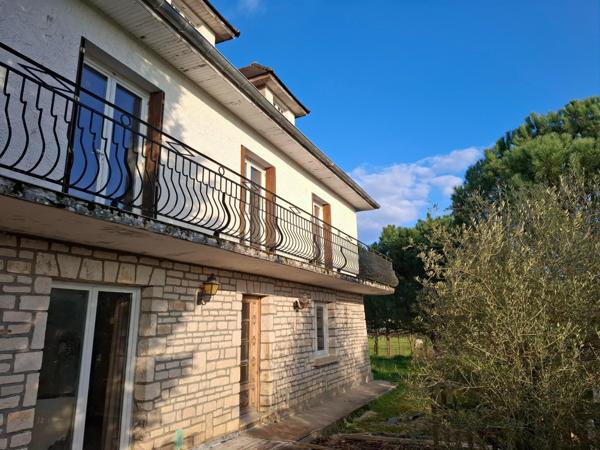Beaux volumes pour cette maison offrant de multiples possibilités et divers projets