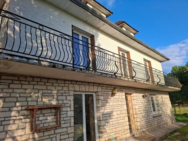 Beaux volumes pour cette maison offrant de multiples possibilités et divers projets