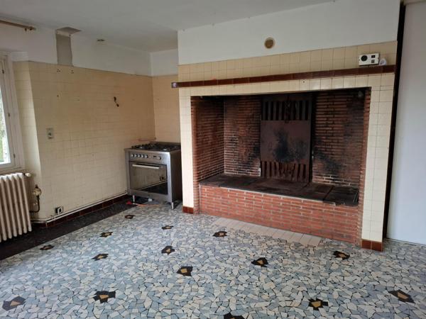 Beaux volumes pour cette maison offrant de multiples possibilités et divers projets