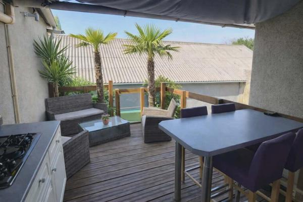 Maison et bâtiment commercial