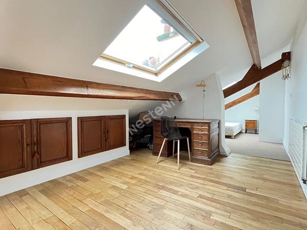 RARE: Appartement 2 pièces 54m² au sol au coeur de Puteaux avec ASCENSEUR et EXTERIEUR