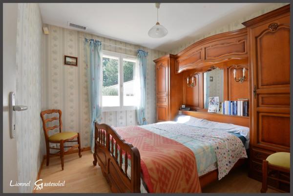 Maison à vendre de plain-pied 3 chambres avec piscine et double garage à Pineuilh (33)