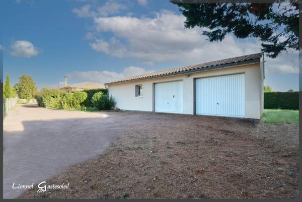 Maison à vendre de plain-pied 3 chambres avec piscine et double garage à Pineuilh (33)