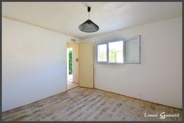 Maison à vendre de plain-pied 3 chambres avec piscine et double garage à Pineuilh (33)