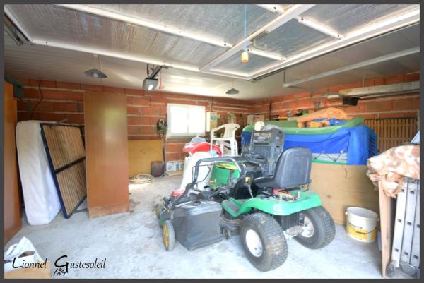 Maison à vendre de plain-pied 3 chambres avec piscine et double garage à Pineuilh (33)