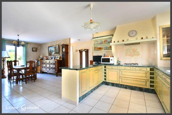 Maison à vendre de plain-pied 3 chambres avec piscine et double garage à Pineuilh (33)