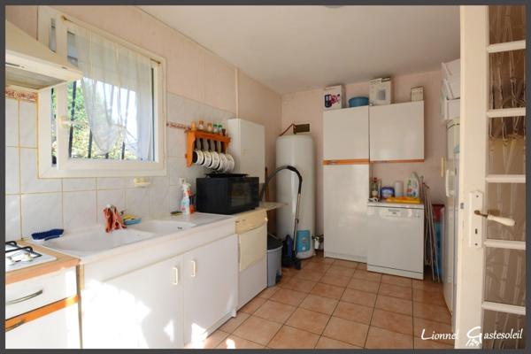 Maison à vendre de plain-pied 3 chambres avec piscine et double garage à Pineuilh (33)