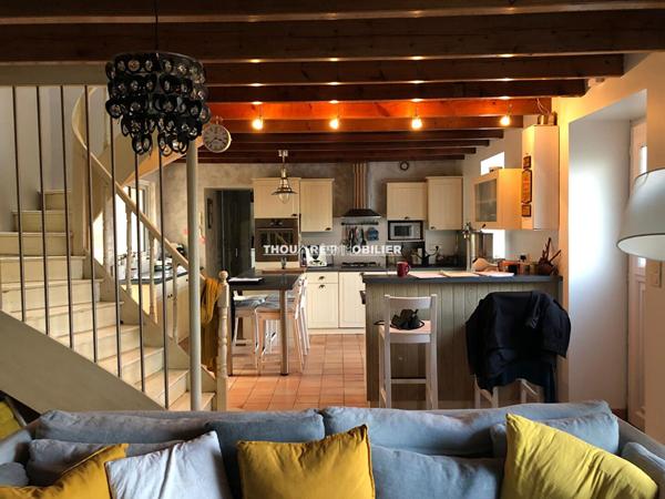 49270 OREE D ANJOU CHAMPTOCEAUX ANCIENNE RENOVEE DE 4 CHAMBRES / BUREAU