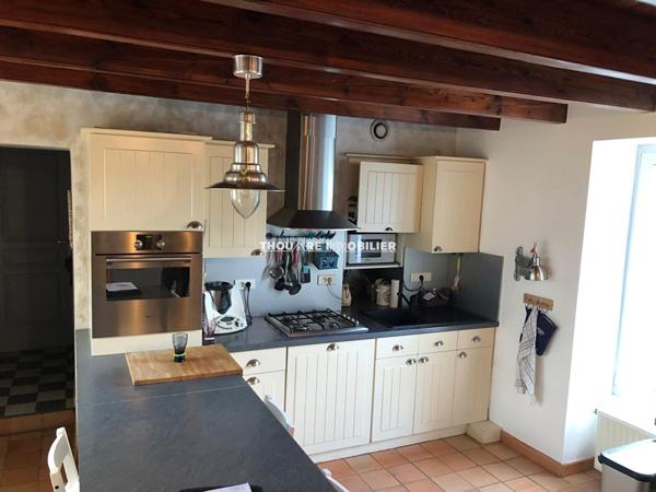 49270 OREE D ANJOU CHAMPTOCEAUX ANCIENNE RENOVEE DE 4 CHAMBRES / BUREAU