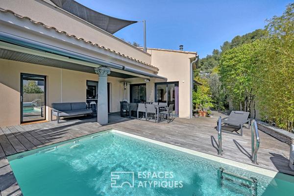 Signature contemporaine: propriété face à la mer pensée pour la flexibilité